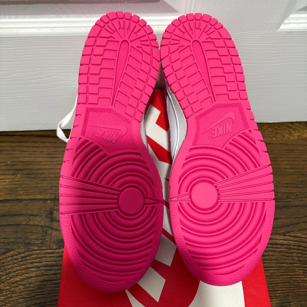 Nike Kids Sneakers in Pink and White - Picture 7 of 8
